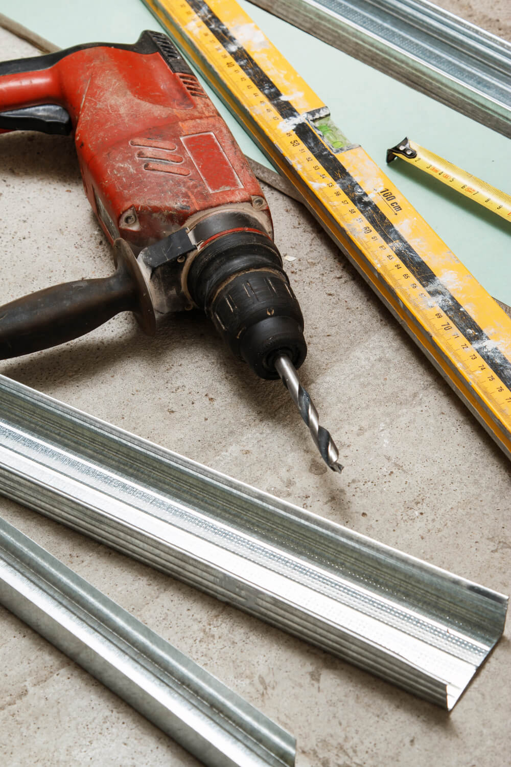 Werkzeuge und Schienen f&uuml;r Trockenbau